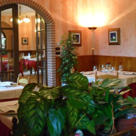 Ristorante Albergo Da Maurizio Cravanzana Bagian luar foto