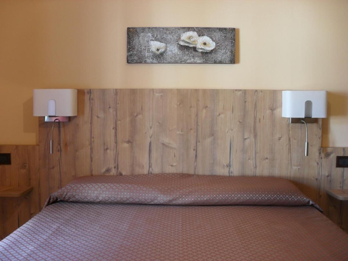 Ristorante Albergo Da Maurizio Cravanzana Bagian luar foto