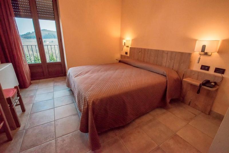 Ristorante Albergo Da Maurizio Cravanzana Bagian luar foto