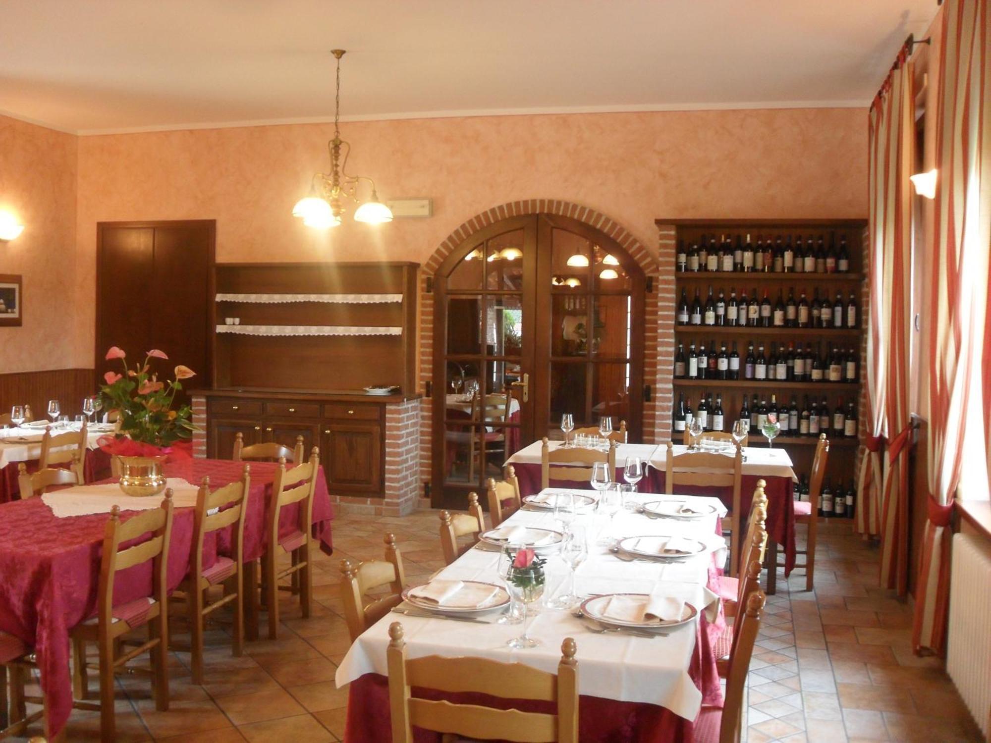 Ristorante Albergo Da Maurizio Cravanzana Bagian luar foto