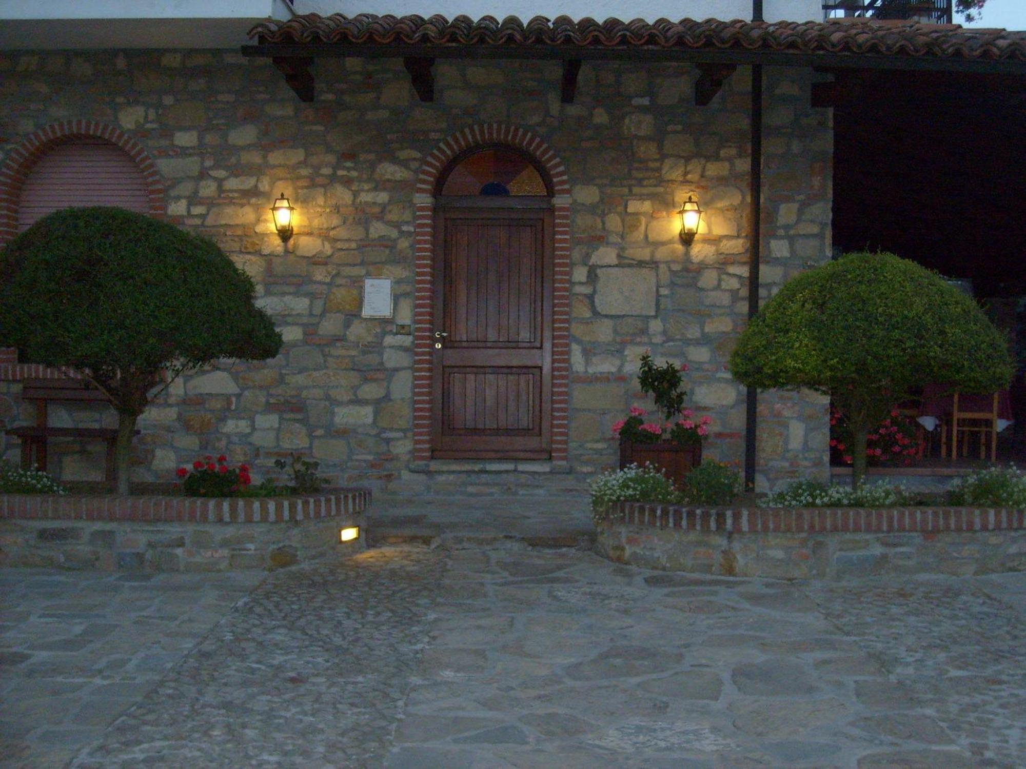 Ristorante Albergo Da Maurizio Cravanzana Bagian luar foto