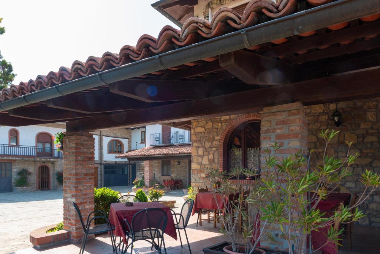 Ristorante Albergo Da Maurizio Cravanzana Bagian luar foto