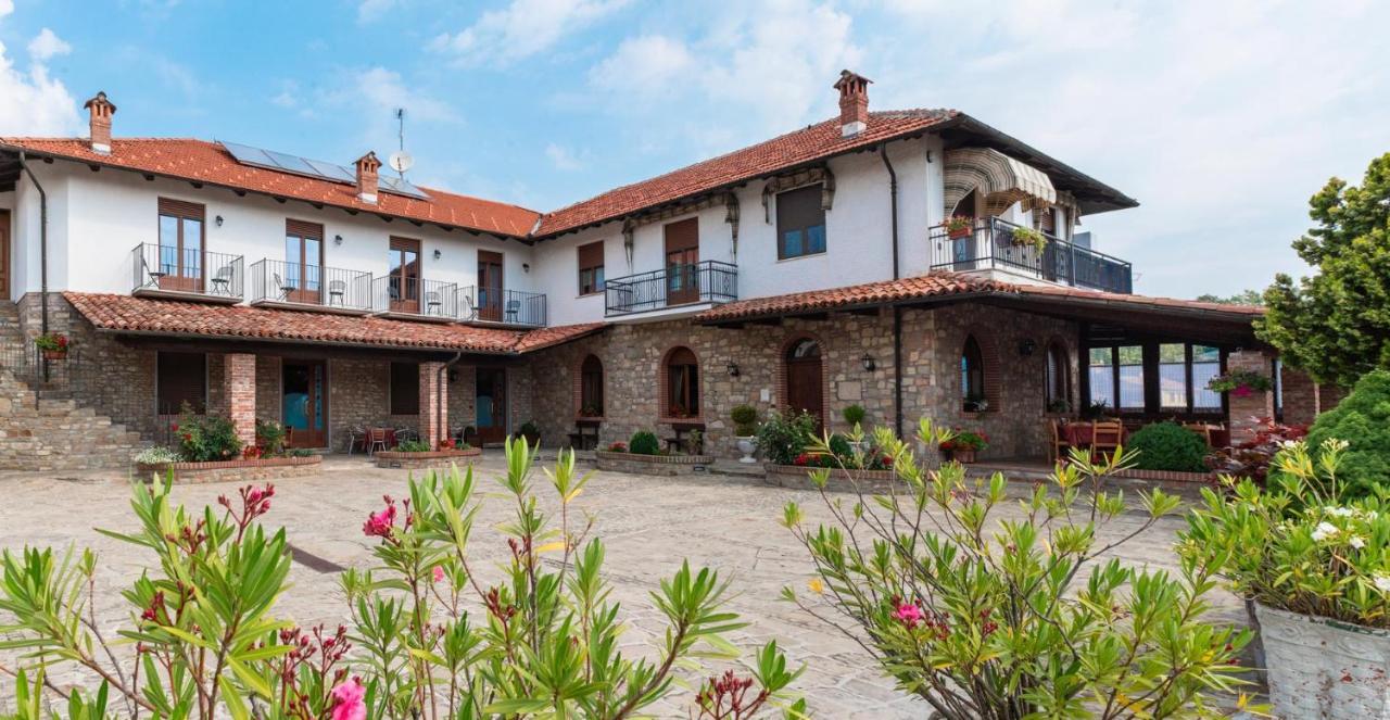 Ristorante Albergo Da Maurizio Cravanzana Bagian luar foto