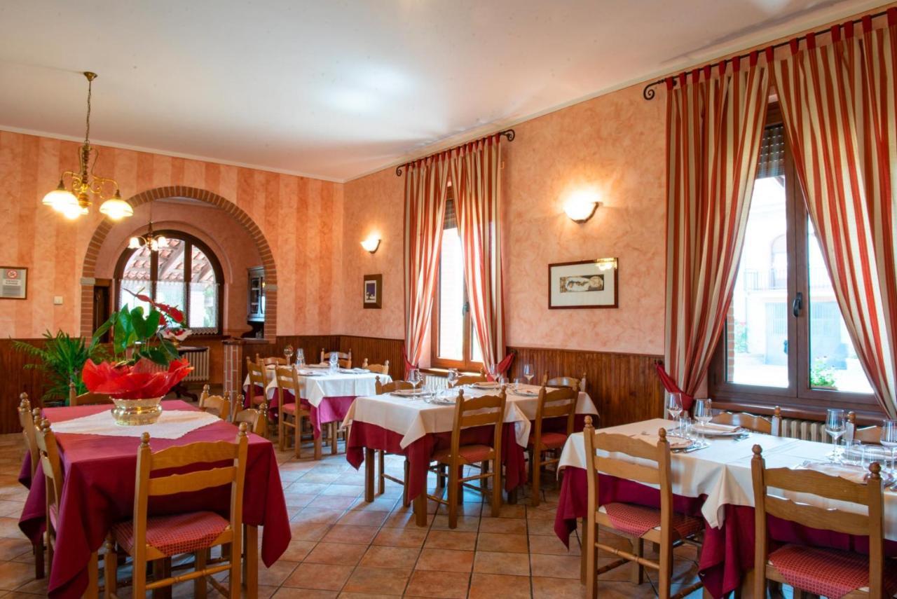 Ristorante Albergo Da Maurizio Cravanzana Bagian luar foto